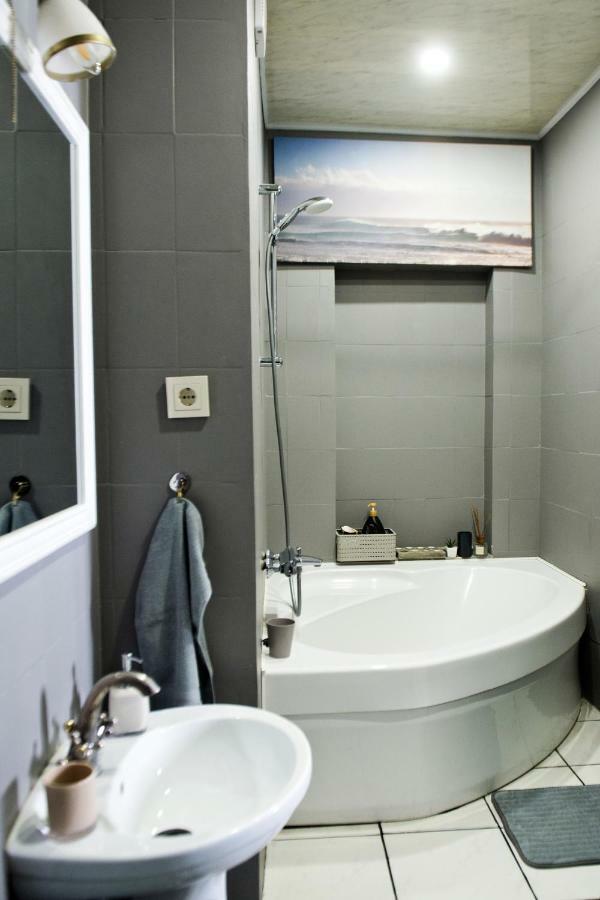 Spacious Klaipeda Apartment Ev Exterior photo